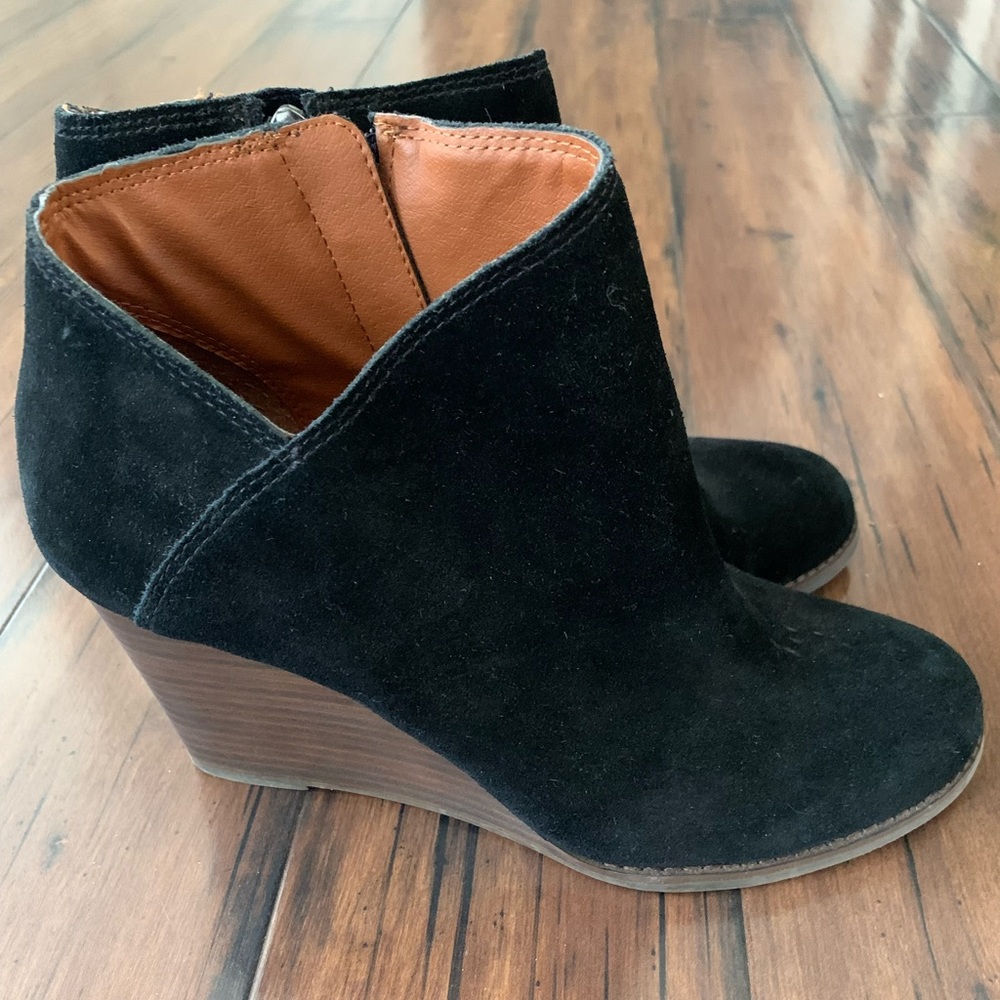 Lucky Brand heeled ankle booties 🍀